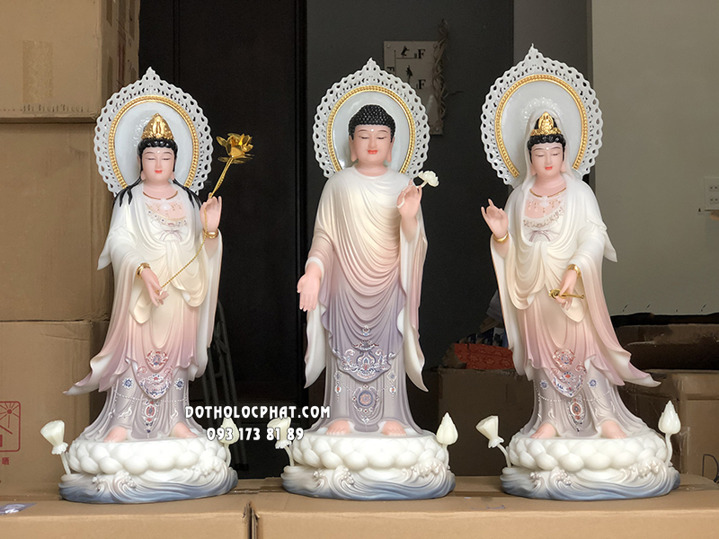 Tượng Tây Phương Tam Thánh gồm có 3 tôn tượng là Phật A Di Đà, Quan Thế Âm Bồ Tát và Đại Thế Chí Bồ Tát