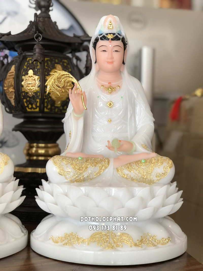 Quan Âm Bồ Tát tiêu biểu cho tinh thần Đại Bi của Phật giáo Đại Thừa